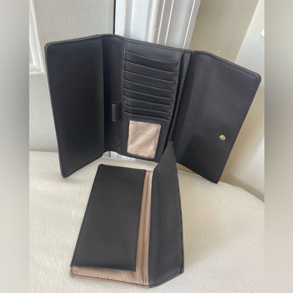Michael Kors Dark Brown Signature Wallet set - Picture 5 of 10